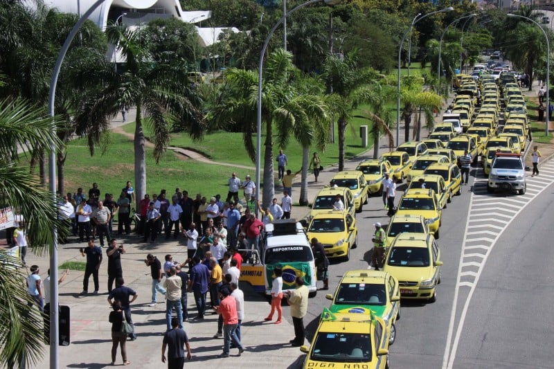 Taxistas cariocas t�m organizado grandes protestos nas ruas contra a vig�ncia do servi�o por aplicativo