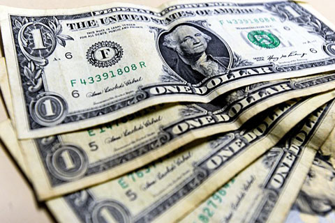 Dólar registrou queda de 1,55% nesta sexta-feira
