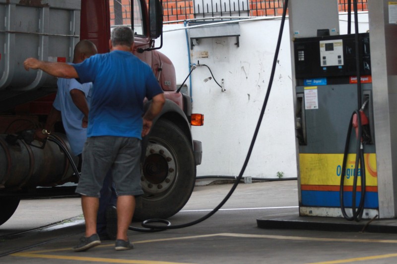 Segundo o levantamento, valor do litro variava de R$ 3,149 a R$ 3,799 na Capital nesta segunda-feira
