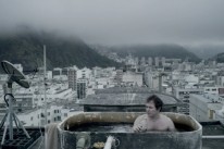 Um dos tr�s filmes lan�ados ao mesmo tempo, na semana passada, pelo diretor, O fim e os meios � um radical e triste retrato do Brasil contempor�neo
