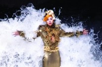Lady Gaga, conhecida por suas performances musicais, concorre a um Globo de Ouro