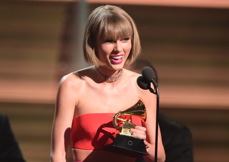 Taylor Swift � a primeira mulher a vencer duas vezes na categoria melhor �lbum pop