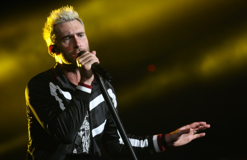 Adam Levine animou a noite cantando hits do Maroon 5