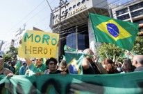  Manifestação foi em frente à Superintendência da Polícia Federal em Porto Alegre