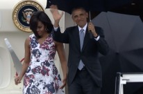 Acompanha da primeira dama Michelle, Obama desembarcou em Havana neste domingo 