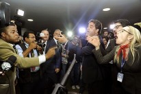 Sob tumulto, presidente da OAB protocola novo pedido de impeachment contra Dilma