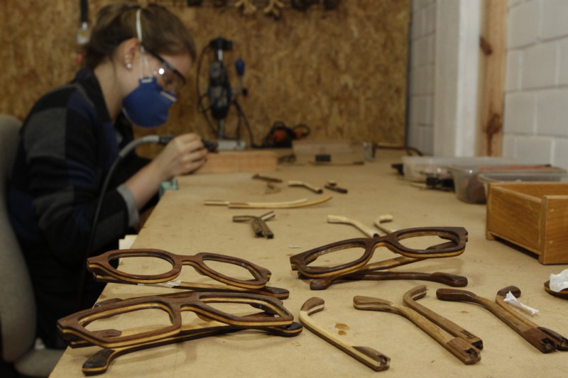  Geração E - Preza, fabrica de óculos artesanais de madeira.    na foto: Preza Óculos de Madeira  