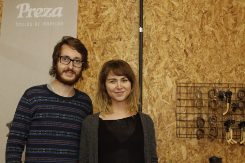 Martina Seibel e Rodrigo Cury são namorados há três anos e sócios da Preza, fabricante artesanal de óculos