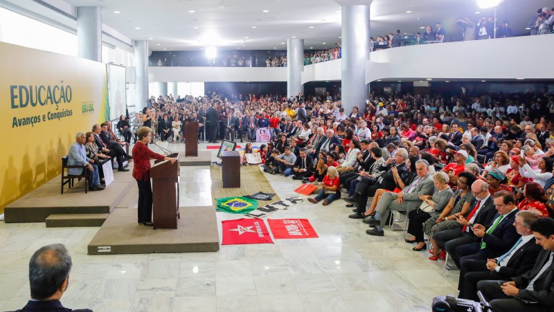 Presidente Dilma durante Cerimônia de anúncio de criação de novas universidades no Palácio do Planalto