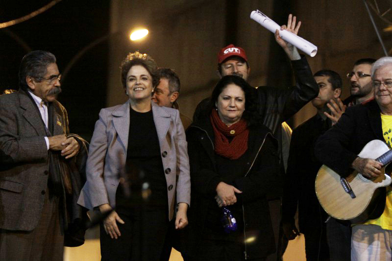 Dilma Rousseff discursou durante ato em Porto Alegre