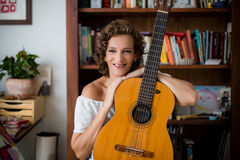 Cantora e compositora Priscila Meira lança novo CD de inéditas neste domingo no Teatro da Santa Casa