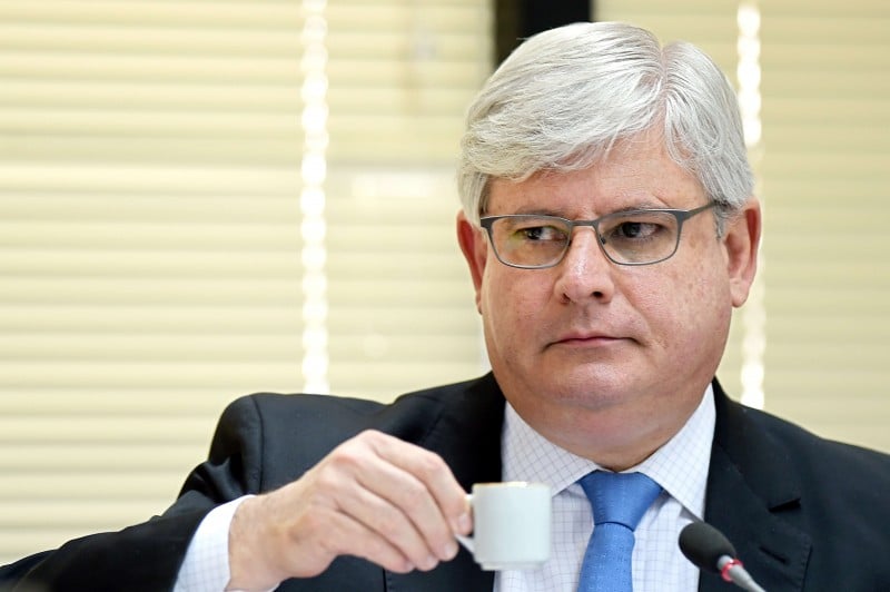  BRAZILIAN ATTORNEY GENERAL RODRIGO JANOT ATTENDS AN ADMINISTRATIVE SESSION AT THE ATTORNEY GENERAL OFFICE, IN BRASILIA, ON MARCH 3, 2015. JANOT INVESTIGATES THE PARTICIPATION OF POLITICIANS IN THE PETROBRAS CORRUPTION SCANDAL. DOZENS OF POLITICIANS FROM THREE PARTIES, INCLUDING FROM THAT OF BRAZILIAN PRESIDENT DILMA ROUSSEFF, HAVE BEEN IMPLICATED IN A CORRUPT NETWORK WHICH LAUNDERED $4 BILLION OF BRAZIL'S STATE OIL GIANT MONEY. AFP PHOTO/EVARISTO SA  