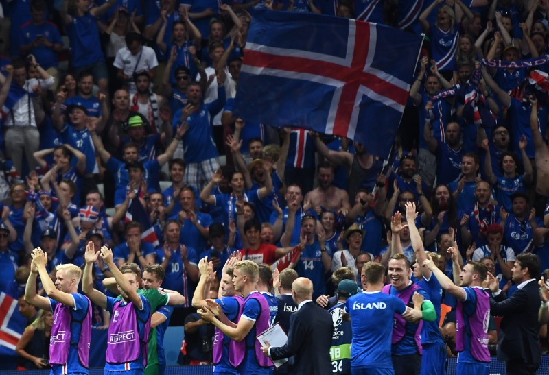 Islandeses celebram conquista histórica na França