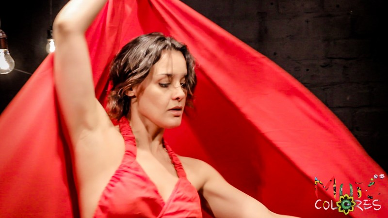 Bailarina Andrea Spolaor traz � tona a ess�ncia feminina em espet�culo
