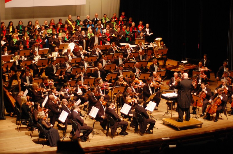 Concerto da Ospa ocorre no Sal�o de Atos da Ufrgs com reg�ncia do maestro Manfredo Schmimiedt