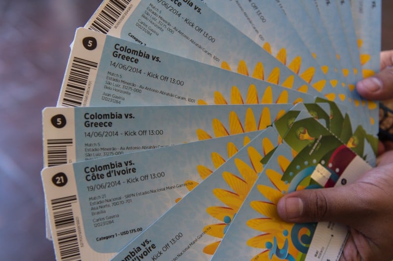  INGRESSOS S�O NEGOCIADOS POR PESSOAS LIGADAS � FIFA     (FILES) IN THIS FILE PICTURE TAKEN ON APRIL 18, 2014, A FOOTBALL FAN SHOWS TICKETS HE BOUGHT FOR THE UPCOMING FIFA WORLD CUP BRAZIL 2014 AFTER PICKING THEM UP AT A DESIGNATED TICKETING PICK-UP CENTRE AT BOTAFOGO'S CLUB IN RIO DE JANEIRO. A FIFA MEMBER IS THE SOURCE OF THOUSANDS OF ILLEGAL TICKET SALES AT THE WORLD CUP FINALS, A BRAZILIAN POLICE CHIEF SAID ON JULY 3, 2014. POLICE COMMISSIONER FABIO BARUCKE SAID 