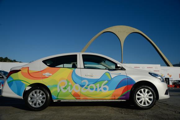 Veículos que vão circular na Vila Olímpica foram apresentados no Sambódromo
