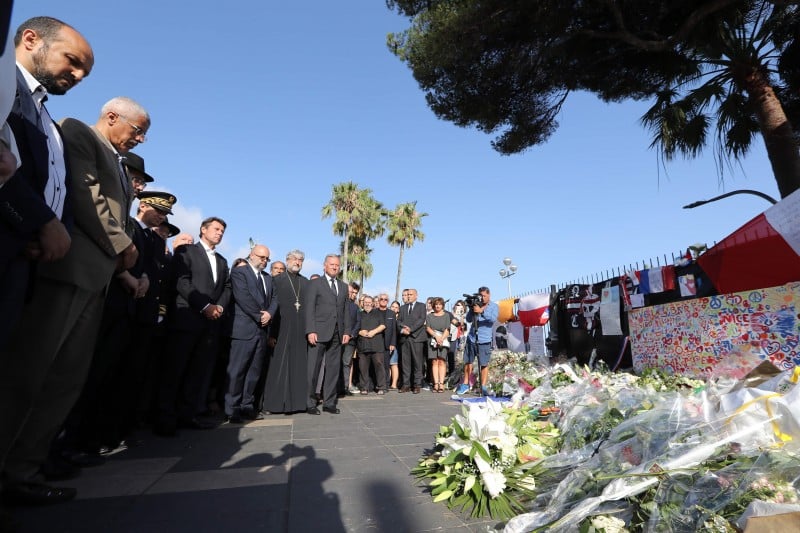Uma semana após ataque à cidade, franceses ainda tentam entender tragédia que deixou 84 mortos