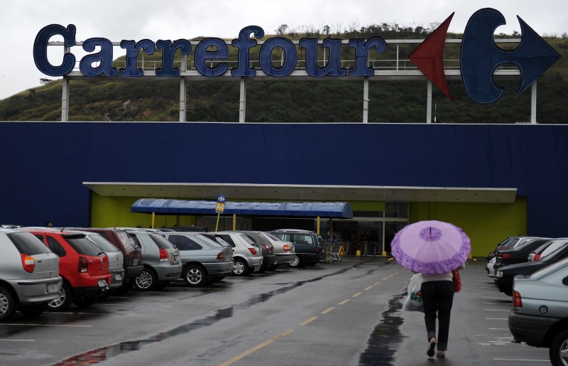  A BRANCH OF FRENCH SUPERMARKET CARREFOUR EN NITEROI, STATE OF RIO DE JANEIRO, BRAZIL, ON JULY 4, 2011.  THE BNDES WILL SUPPORT THE FUSION OF CARREFOUR AND CBD-PAO DE ACUCAR IN BRAZIL ONLY IF ALL SIDES INVOLVED, INCLUDED CASINO, AGREE TO DO IT IN A 