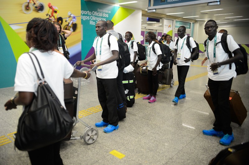Equipe de atletas refugiados do Quênia desembarca no Rio para participar dos Jogos Olímpicos 