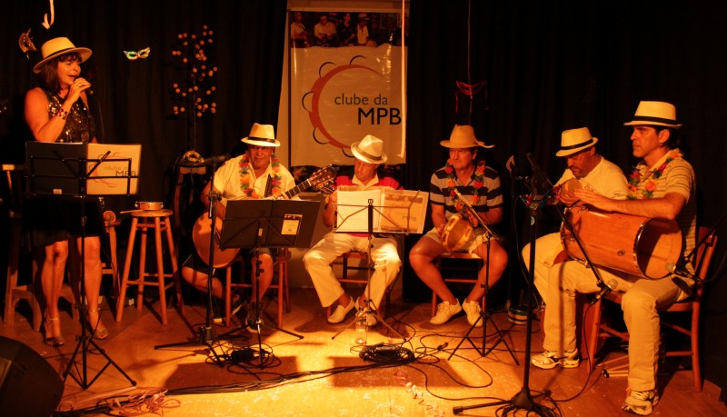 Clube da MPB interpreta Noel e Cartola no Café Fon Fon