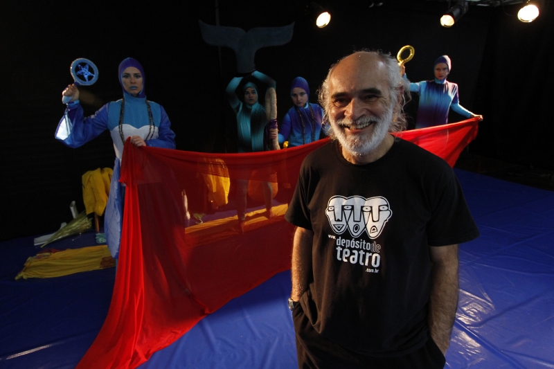 Roberto Oliveira celebra 20 anos do Dep�sito de Teatro