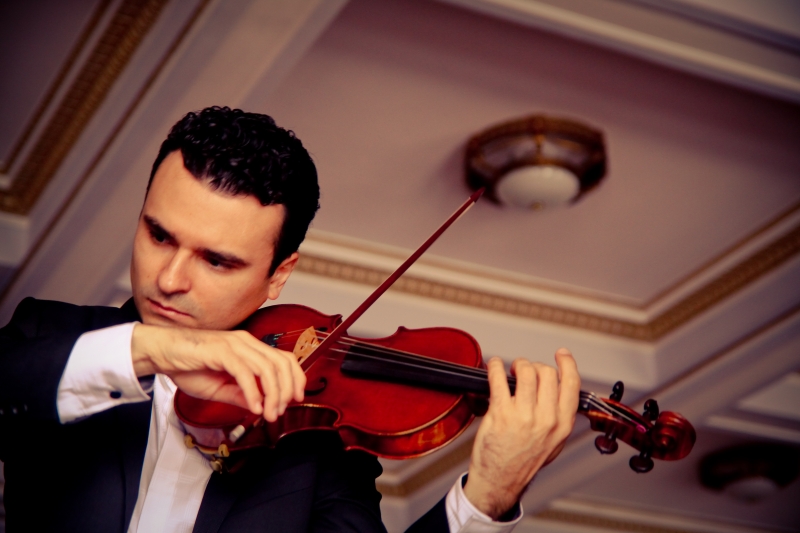 Violinista C�rmelo de los Santos participa de concerto