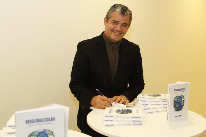 Marcos Troyjo autografou seu novo livro sobre desglobalização