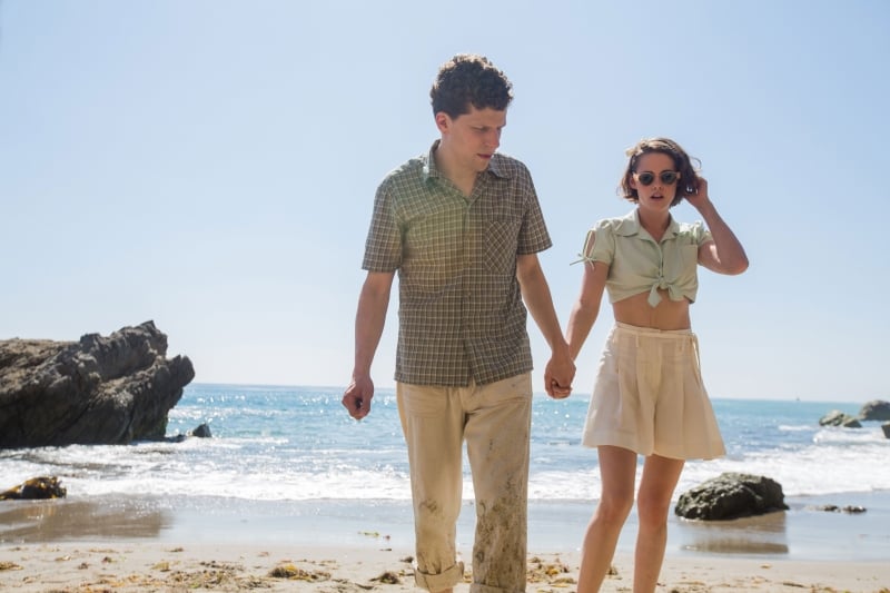 Jesse Eisenberg e Kristen Stewart contracenam em Caf� Society, novo filme de Woody Allen