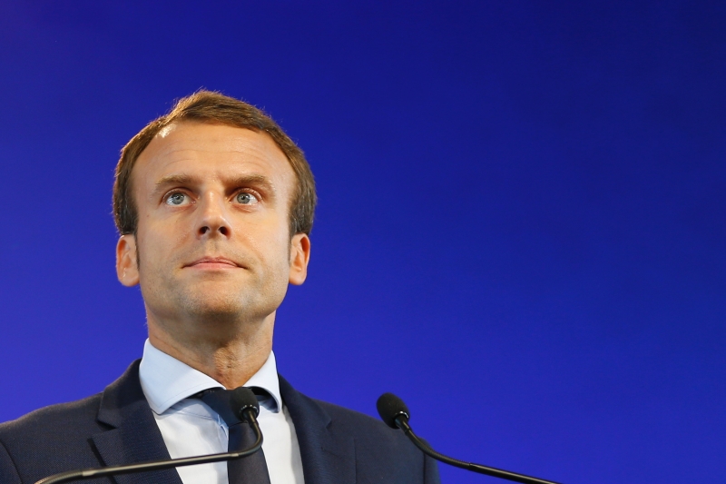 Macron defende que país precisa mudar para se manter competitivo