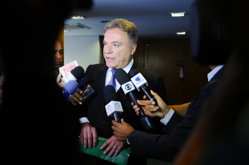 O senador �lvaro Dias (PV-PR) j� entrou nesta quinta-feira (1), com um mandado no STF