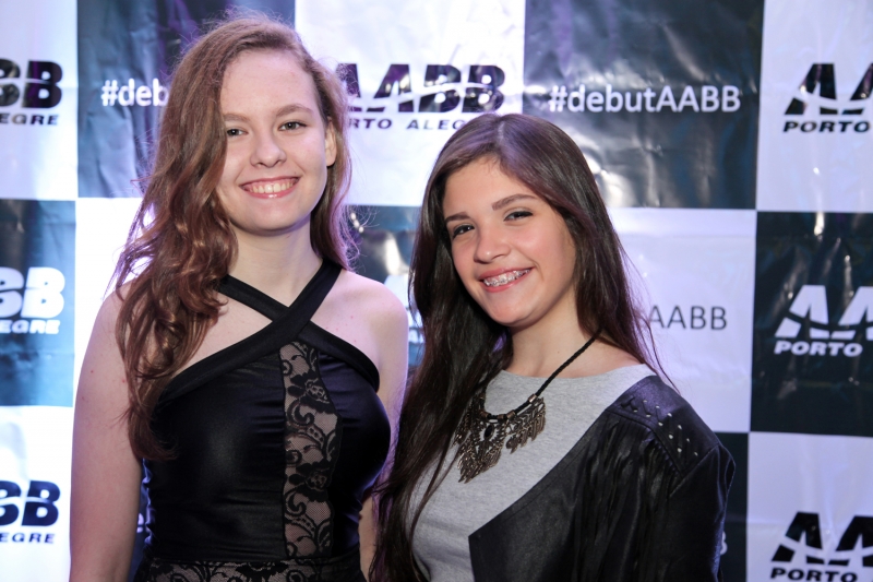 J�ssica Martins Sperb e Marina Langlois Brum, debutantes da AABB Porto Alegre