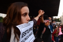 Um em cada três brasileiros ainda culpa vítima por estupro