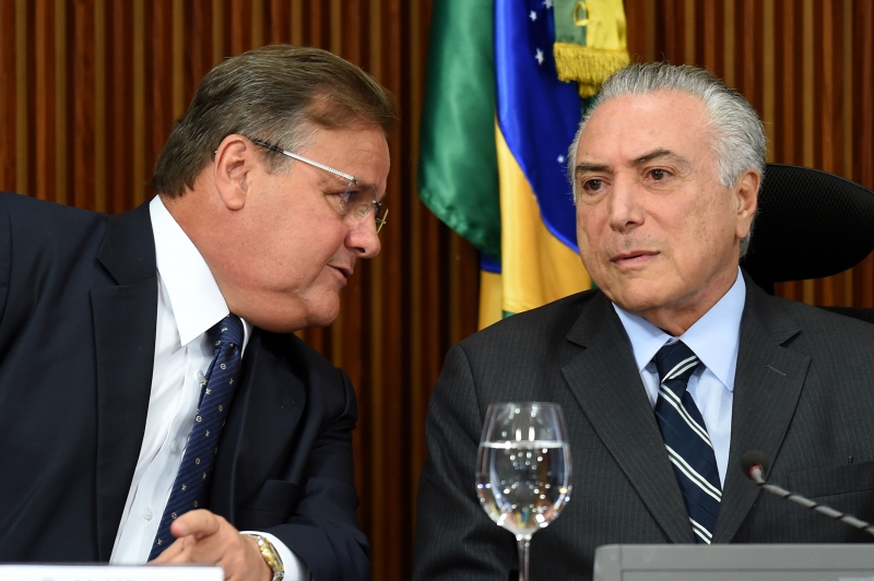 Geddel Vieira Lima (e, com Temer) disse ser "pessoalmente" a favor da medida.