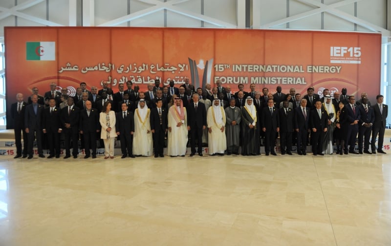 Algerian Prime Minister Abdelmalek Sellal (C) poses with oil ministers from OPEC member states and other officials attending the opening session of the 15th International Energy Forum in Algiers on September 27, 2016.   Oil prices rose modestly ahead of a meeting of producers from the Organization of the Petroleum Exporting Countries (OPEC) cartel and Russia in Algeria on September 28 that could agree to cap supplies. / AFP PHOTO / Ryad Kramdi  