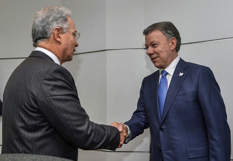 Uribe e Santos se encontraram ontem na Casa de Nariño