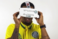 Palmeiras lança óculos de realidade virtual para torcedores assistirem aos jogos do clube