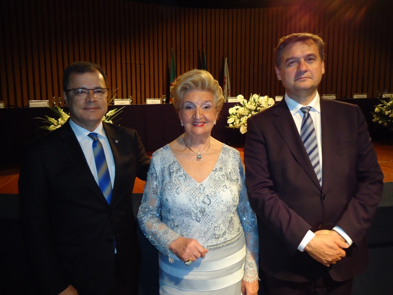 Jo�o Ricardo dos Santos Costa, presidente da AMB, Eneida Barbosa e Gilberto Sch�fer, presidente da Ajuris