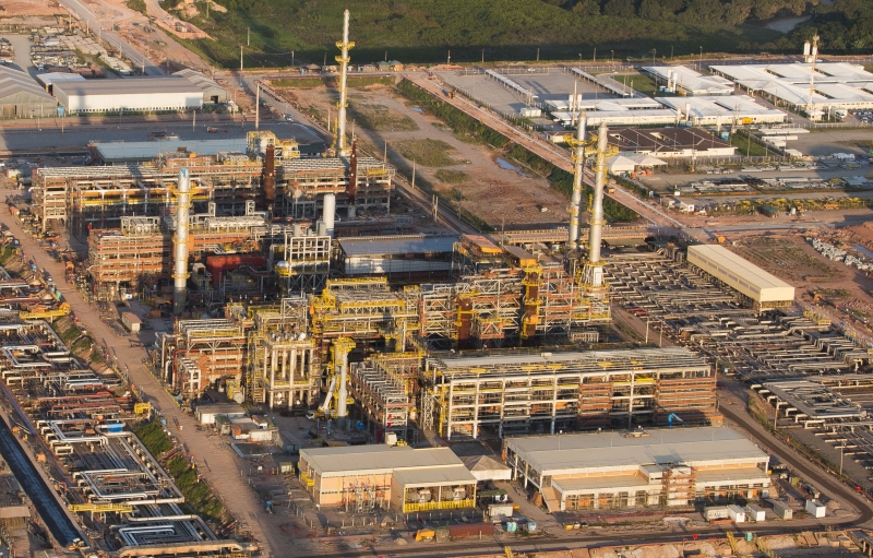 05112014-Construção da Unidade de Hidrotratamento HDT e da Unidade de Geração de Hidrogênio UGH da Rnest da Petrobras Foto Luciana Ourique  Agência Petrobras