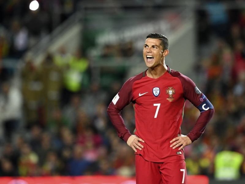 Portugal's forward Cristiano Ronaldo reacts after failing to score on a penalty kick during the WC 2018 qualifying football match Portugal vs Latvia at the Algarve stadium in Faro on November 13, 2016. / AFP PHOTO / FRANCISCO LEONG