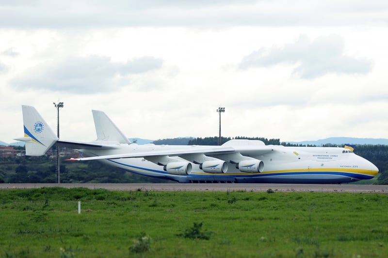 Avião Antonov-225 pousa no aeroporto Internacional de Campinas para abastecer 