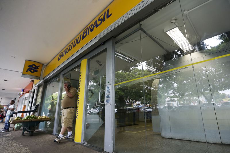 Brasília - O Banco do Brasil vai fechar agências bancárias, ampliar o atendimento digital, lançar um plano de aposentadoria incentivada e propor redução de jornada de trabalho para parte dos funcionários (Marcelo Camargo/Agência Brasil)