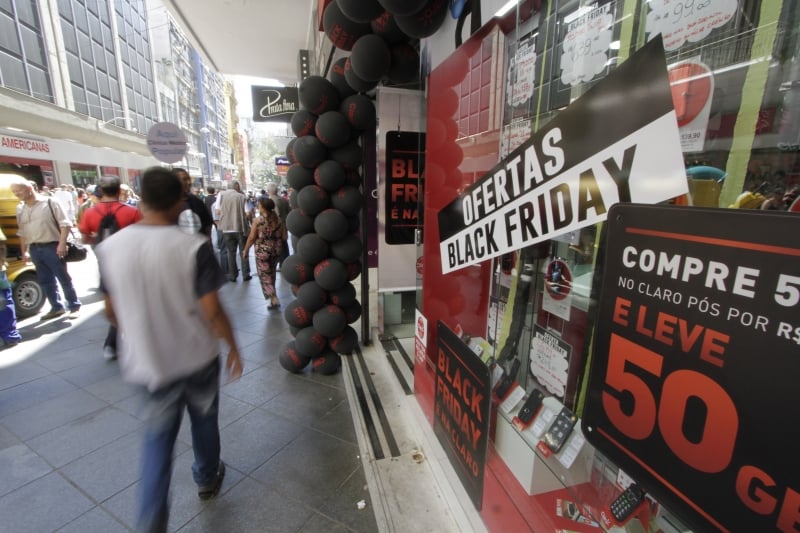 Data de descontos no varejo movimentou o Centro de Porto Alegre nesta sexta-feira
