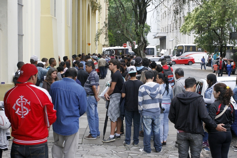 Mutirão levou milhares de pessoas à agência da avenida Maúa