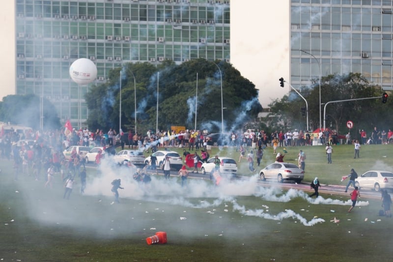 Brasília - Manifestantes entram em confronto com a polícia em frente ao Congresso Nacional (Fabio Rodrigues Pozzebom/Agência Brasil)