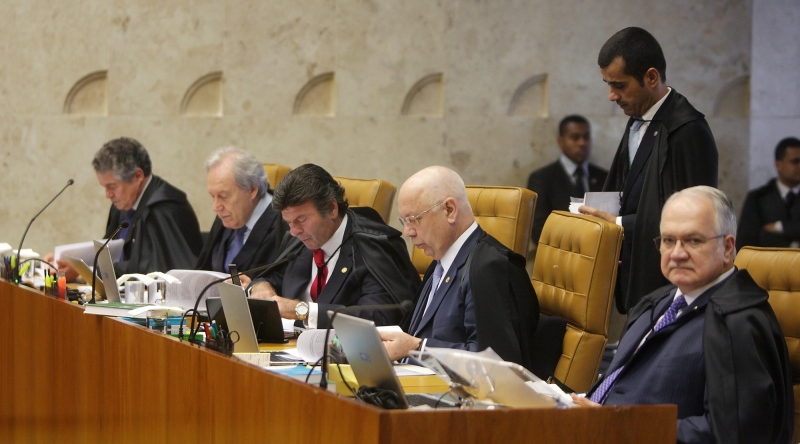 Ministros estão reunidos em sessão na qual votam afastamento de Renan