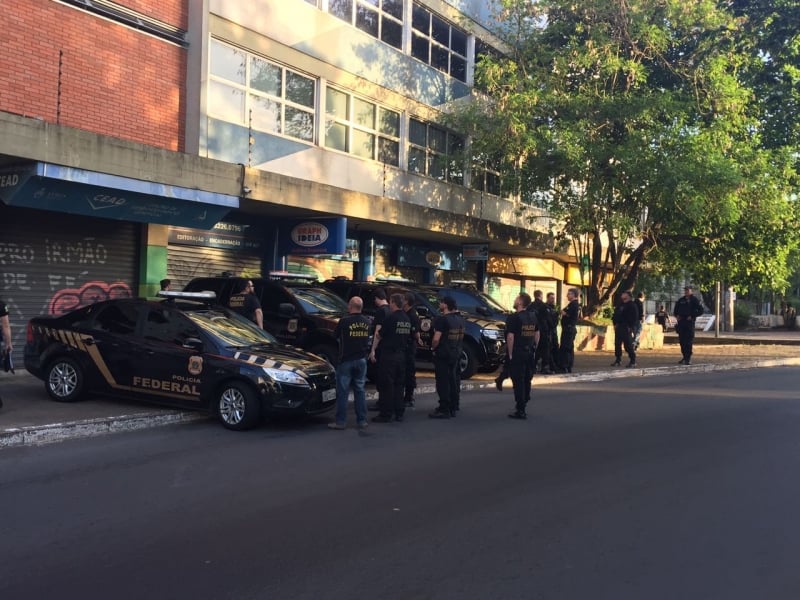 Policiais federais cumprem mandados em Porto Alegre, Canoas e Pelotas