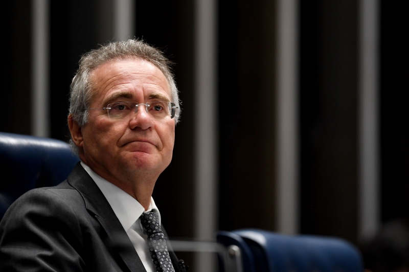 Renan Calheiros Boneco Arquivo

President of the Brazilian Senate Renan Calheiros looks on during a Senate plenary to vote on the constitutional amendment that establishes the limit of expenses for the government in the annual budget, as the centrepiece of austerity reforms that have provoked violent protests, in Brasilia on December 13, 2016.

Police were out in force in the capital Brasilia to protect government buildings from demonstrators during the upper house vote.
The spending cap would be locked into the constitution and is the central plank in proposals by center-right President Michel Temer to get Brazil's finances back under control and attract investors who fled because of Brazil's ongoing recession
 / AFP PHOTO / EVARISTO SA
