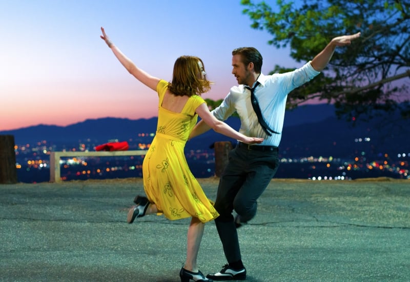 Emma Stone e Ryan Gosling protagonizam badalado musical 
La la land