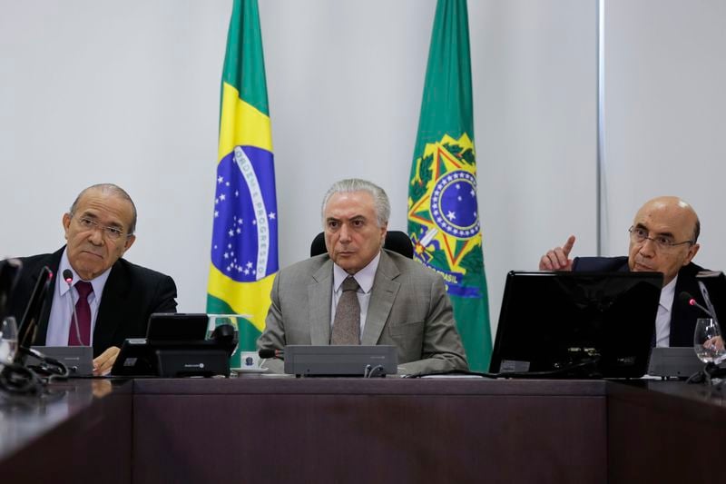 Brasília -  Presidente Michel Temer durante reunião com  o ministro-chefe da Casa Civil da Presidência da República, Eliseu Padilha,e o ministro da Fazenda, Henrique Meirelles (Marcos Corrêa/PR)